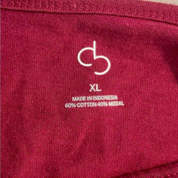 🔥2/$24 or 3/$30🔥 Women's Burgundy Long Sleeve Top - Picture 3 of 4